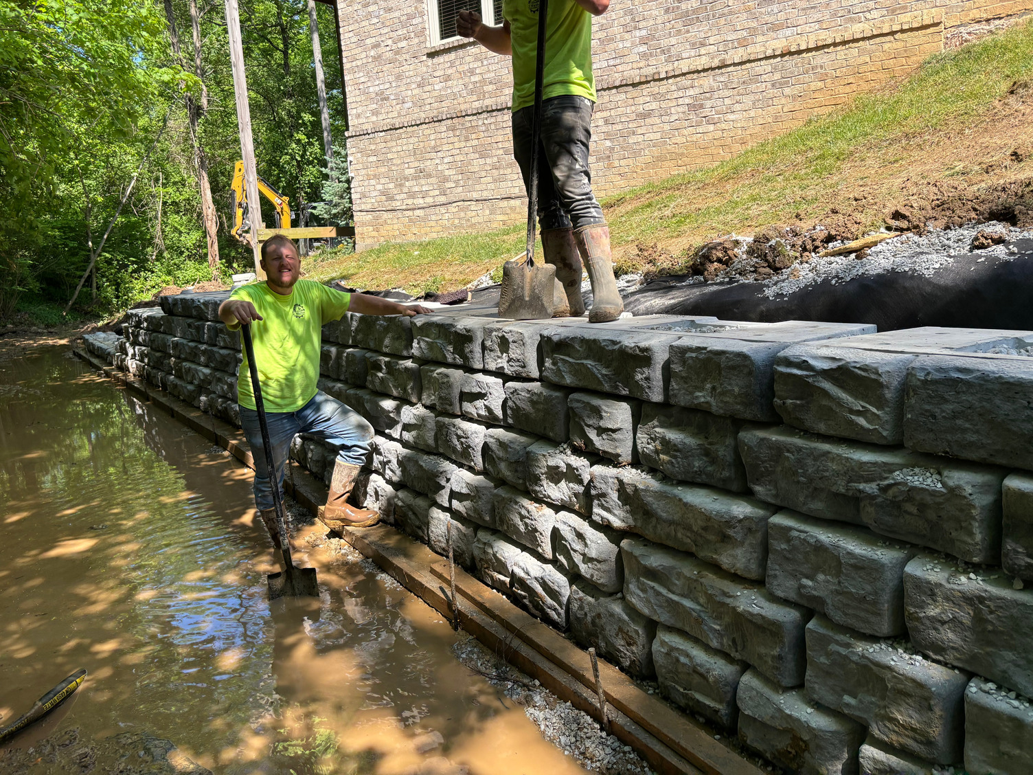 Modular Novum Wall blocks being positioned during construction